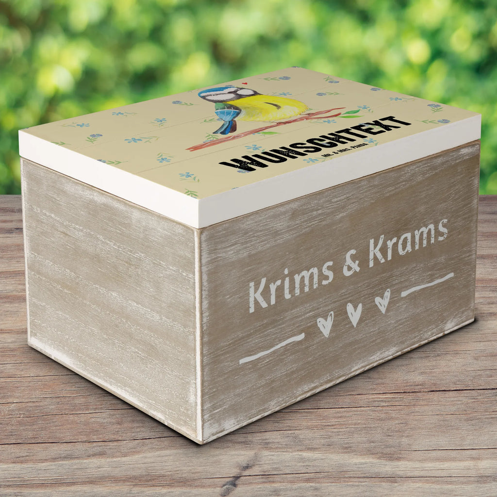 Personalisierte Holzkiste Vogel Blaumeise Holzkiste mit Namen, Kiste mit Namen, Schatzkiste mit Namen, Truhe mit Namen, Schatulle mit Namen, Erinnerungsbox mit Namen, Erinnerungskiste, mit Namen, Dekokiste mit Namen, Aufbewahrungsbox mit Namen, Holzkiste Personalisiert, Kiste Personalisiert, Schatzkiste Personalisiert, Truhe Personalisiert, Schatulle Personalisiert, Erinnerungsbox Personalisiert, Erinnerungskiste Personalisiert, Dekokiste Personalisiert, Aufbewahrungsbox Personalisiert, Geschenkbox personalisiert, GEschenkdose personalisiert, Ostern, Osterhase, Ostergeschenke, Osternest, Osterdeko, Geschenke zu Ostern, Ostern Geschenk, Ostergeschenke Kinder, Ostern Kinder, Ostergrüße, Blaumeise, Vogel, liebe Grüße, Frühling, Frühlingsgefühle, Osterzeit