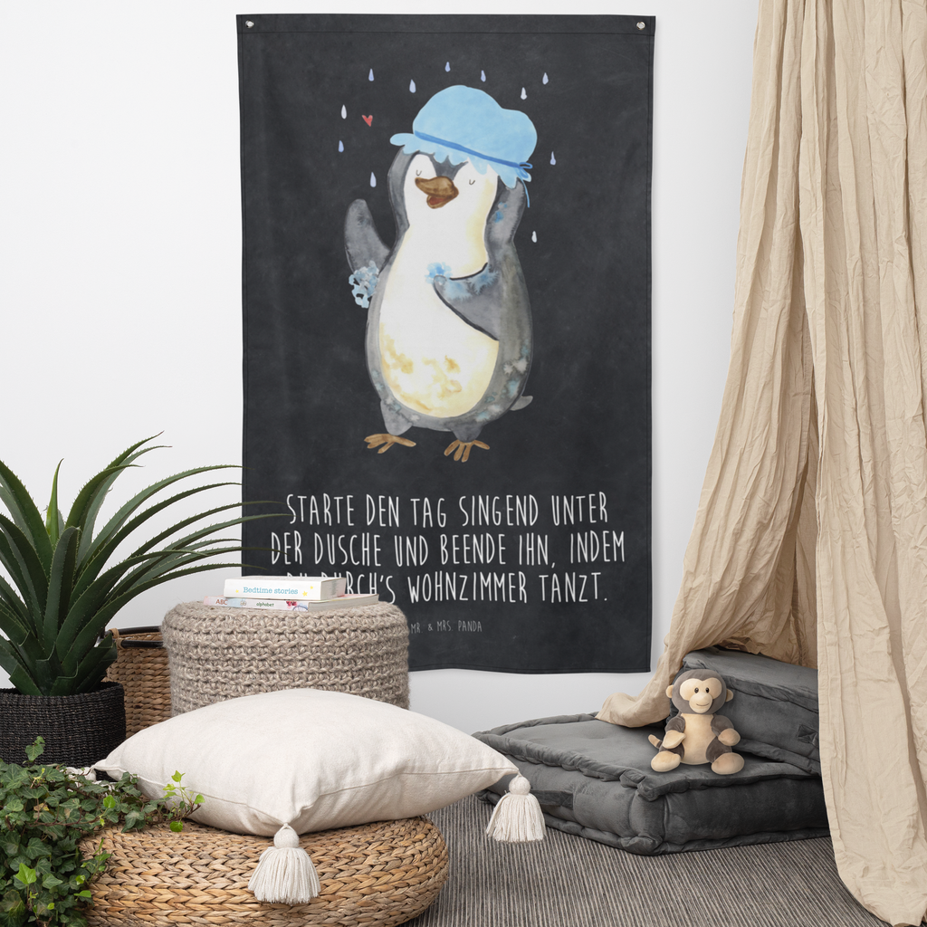 Wandteppich Pinguin duscht Wandbehang, Dekoration, Boho, Wandteppich, Wandtuch, Wanddeko, Tapisserie, Tapestry, Wandbild, Textil-Kunst, Schmuck-Wandbehang, Wand Deko, Kinderzimmer, Kinderzimmer Wand, Kinderzimmer Deko, Kinderzimmer Wanddeko, Pinguin, Pinguine, Dusche, duschen, Lebensmotto, Motivation, Neustart, Neuanfang, glücklich sein