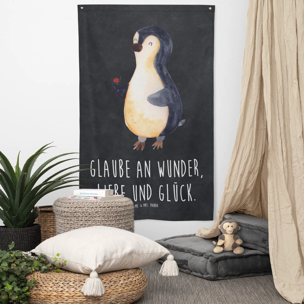 Wandteppich Pinguin Marienkäfer Wandbehang, Dekoration, Boho, Wandteppich, Wandtuch, Wanddeko, Tapisserie, Tapestry, Wandbild, Textil-Kunst, Schmuck-Wandbehang, Wand Deko, Kinderzimmer, Kinderzimmer Wand, Kinderzimmer Deko, Kinderzimmer Wanddeko, Pinguin, Pinguine, Marienkäfer, Liebe, Wunder, Glück, Freude, Lebensfreude