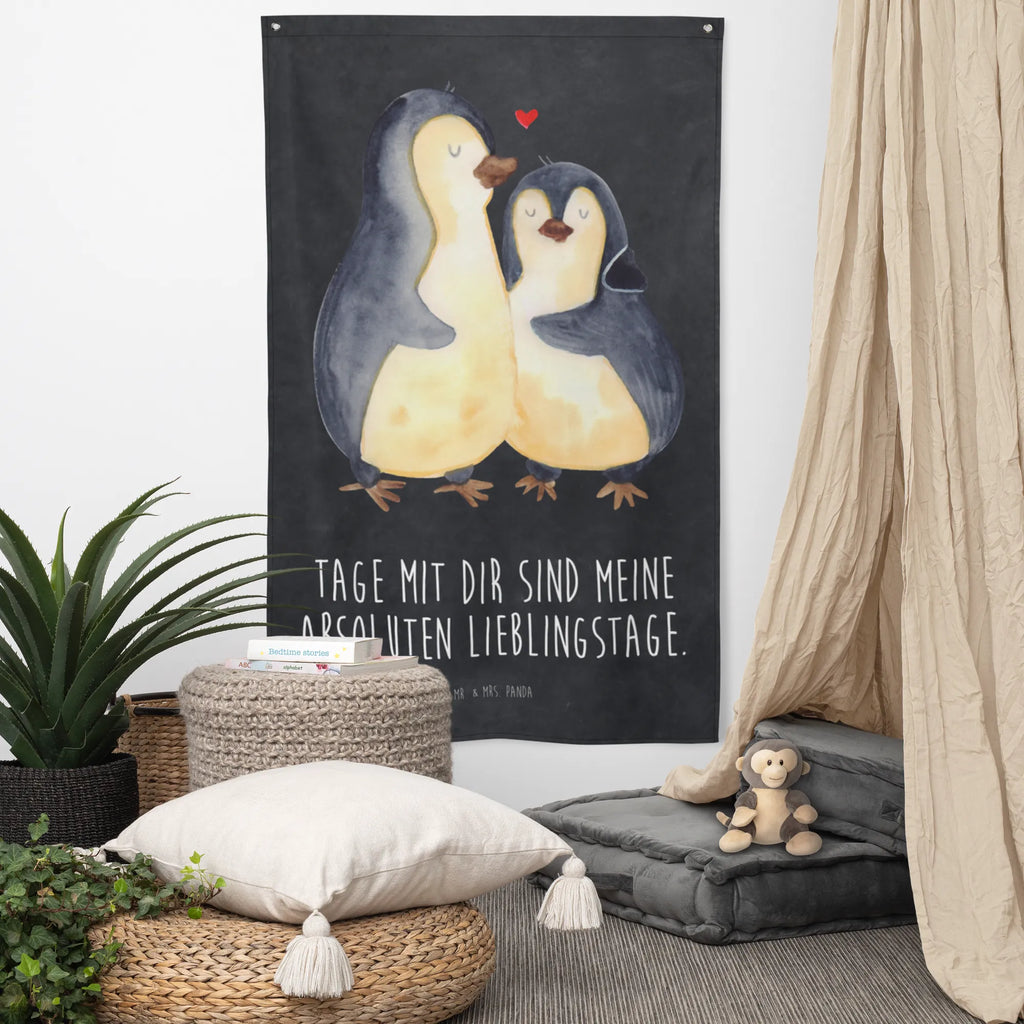 Wandteppich Pinguin umarmend Wandbehang, Dekoration, Boho, Wandteppich, Wandtuch, Wanddeko, Tapisserie, Tapestry, Wandbild, Textil-Kunst, Schmuck-Wandbehang, Wand Deko, Kinderzimmer, Kinderzimmer Wand, Kinderzimmer Deko, Kinderzimmer Wanddeko, Pinguin, Liebe, Liebespaar, Liebesbeweis, Liebesgeschenk, Verlobung, Jahrestag, Hochzeitstag, Hochzeit, Hochzeitsgeschenk