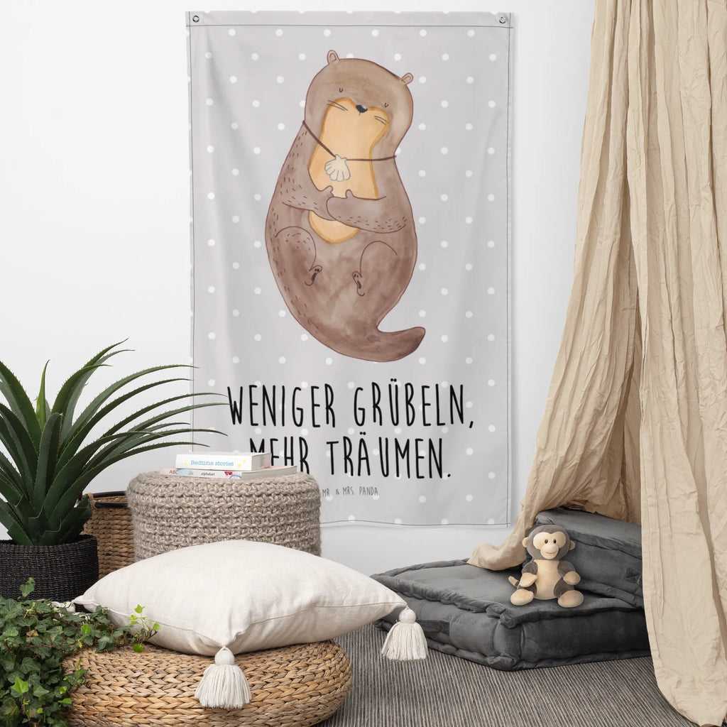 Wandteppich Otter mit Muschelmedaillon Wandbehang, Dekoration, Boho, Wandteppich, Wandtuch, Wanddeko, Tapisserie, Tapestry, Wandbild, Textil-Kunst, Schmuck-Wandbehang, Wand Deko, Kinderzimmer, Kinderzimmer Wand, Kinderzimmer Deko, Kinderzimmer Wanddeko, Otter, Fischotter, Seeotter, Otterliebe, grübeln, träumen, Motivation, Tagträumen, Büro