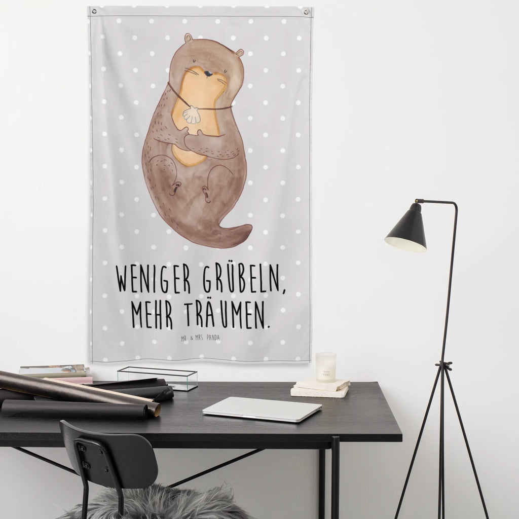 Wandteppich Otter mit Muschelmedaillon Wandbehang, Dekoration, Boho, Wandteppich, Wandtuch, Wanddeko, Tapisserie, Tapestry, Wandbild, Textil-Kunst, Schmuck-Wandbehang, Wand Deko, Kinderzimmer, Kinderzimmer Wand, Kinderzimmer Deko, Kinderzimmer Wanddeko, Otter, Fischotter, Seeotter, Otterliebe, grübeln, träumen, Motivation, Tagträumen, Büro