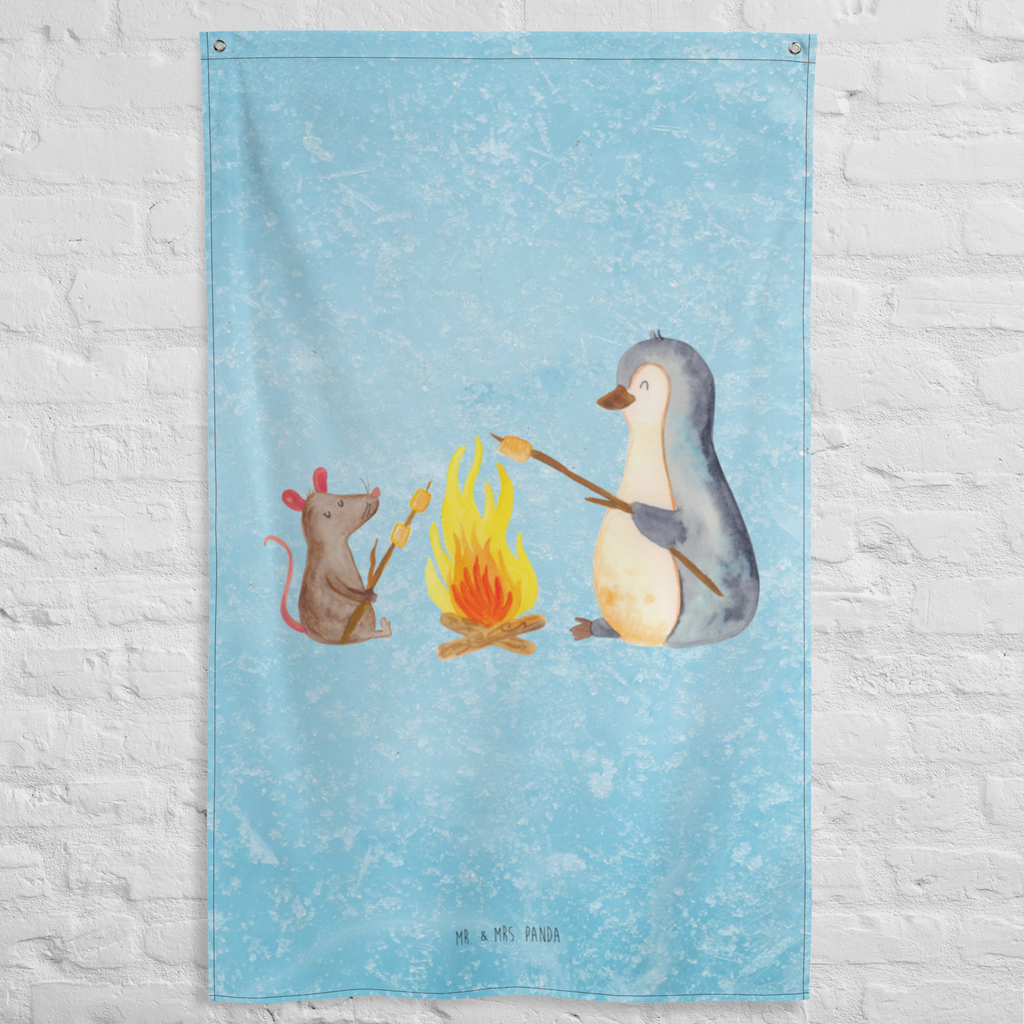 Wandteppich Pinguin Lagerfeuer Wandbehang, Dekoration, Boho, Wandteppich, Wandtuch, Wanddeko, Tapisserie, Tapestry, Wandbild, Textil-Kunst, Schmuck-Wandbehang, Wand Deko, Kinderzimmer, Kinderzimmer Wand, Kinderzimmer Deko, Kinderzimmer Wanddeko, Pinguin, Maus, Pinguine, Lagerfeuer, Leben, Arbeit, Job, Motivation, Büro, Büroalltag, Lebensspruch, Lebensmotivation, Neustart, Liebe, grillen, Feuer, Marshmallows