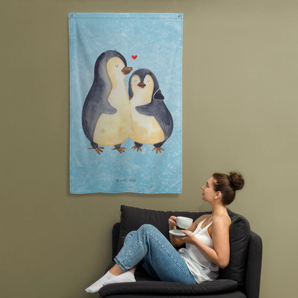 Wandteppich Pinguin umarmend Wandbehang, Dekoration, Boho, Wandteppich, Wandtuch, Wanddeko, Tapisserie, Tapestry, Wandbild, Textil-Kunst, Schmuck-Wandbehang, Wand Deko, Kinderzimmer, Kinderzimmer Wand, Kinderzimmer Deko, Kinderzimmer Wanddeko, Pinguin, Liebe, Liebespaar, Liebesbeweis, Liebesgeschenk, Verlobung, Jahrestag, Hochzeitstag, Hochzeit, Hochzeitsgeschenk