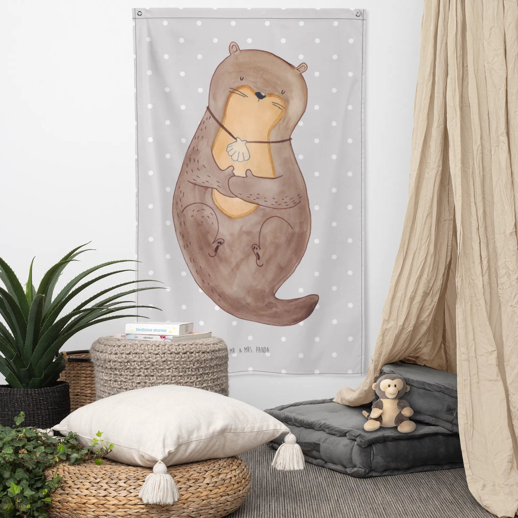 Wandteppich Otter mit Muschelmedaillon Wandbehang, Dekoration, Boho, Wandteppich, Wandtuch, Wanddeko, Tapisserie, Tapestry, Wandbild, Textil-Kunst, Schmuck-Wandbehang, Wand Deko, Kinderzimmer, Kinderzimmer Wand, Kinderzimmer Deko, Kinderzimmer Wanddeko, Otter, Fischotter, Seeotter, Otterliebe, grübeln, träumen, Motivation, Tagträumen, Büro