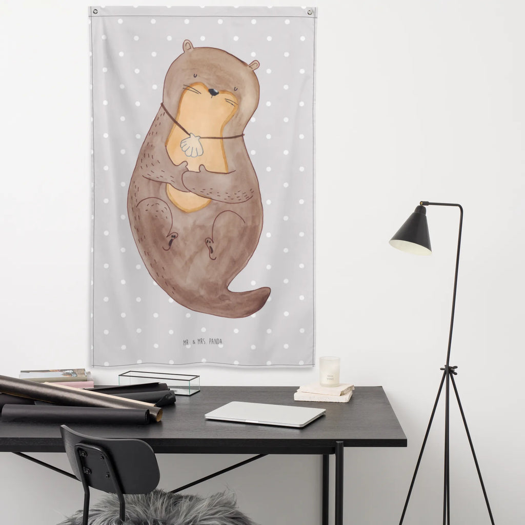 Wandteppich Otter mit Muschelmedaillon Wandbehang, Dekoration, Boho, Wandteppich, Wandtuch, Wanddeko, Tapisserie, Tapestry, Wandbild, Textil-Kunst, Schmuck-Wandbehang, Wand Deko, Kinderzimmer, Kinderzimmer Wand, Kinderzimmer Deko, Kinderzimmer Wanddeko, Otter, Fischotter, Seeotter, Otterliebe, grübeln, träumen, Motivation, Tagträumen, Büro