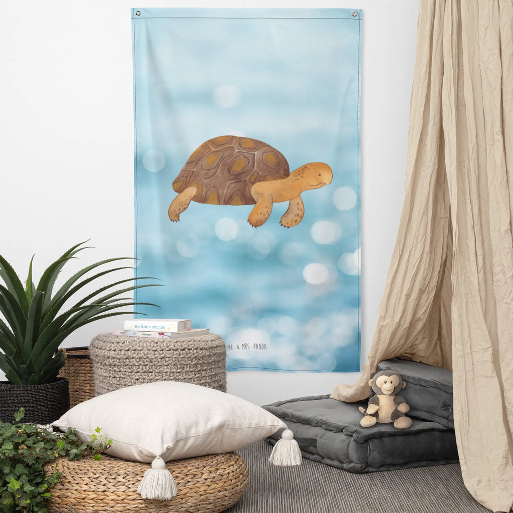 Wandteppich Schildkröte marschiert Wandbehang, Dekoration, Boho, Wandteppich, Wandtuch, Wanddeko, Tapisserie, Tapestry, Wandbild, Textil-Kunst, Schmuck-Wandbehang, Wand Deko, Kinderzimmer, Kinderzimmer Wand, Kinderzimmer Deko, Kinderzimmer Wanddeko, Meerestiere, Meer, Urlaub, Schildkröte, Schildkröten, get lost, Abenteuer, Reiselust, Inspiration, Neustart, Motivation, Lieblingsmensch