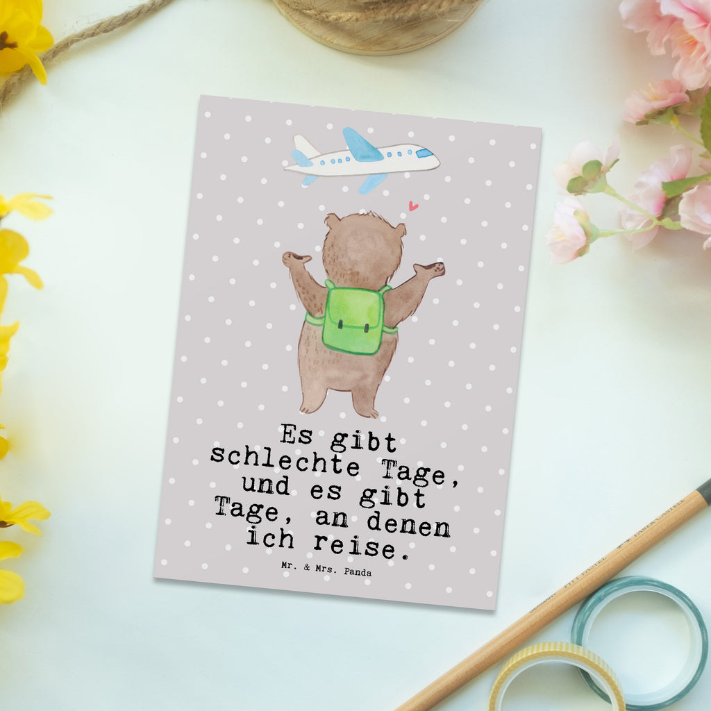 Postkarte Bär Reisen Tage Postkarte, Karte, Geschenkkarte, Grußkarte, Einladung, Ansichtskarte, Geburtstagskarte, Einladungskarte, Dankeskarte, Ansichtskarten, Einladung Geburtstag, Einladungskarten Geburtstag, Geschenk, Sport, Sportart, Hobby, Schenken, Danke, Dankeschön, Auszeichnung, Gewinn, Sportler, Reisen, Weltreise, Urlaub, Urlaube, Auslandsjahr, Austauschjahr, Schüleraustausch, Reisegruppe, Reiseveranstalter, Reisebüro