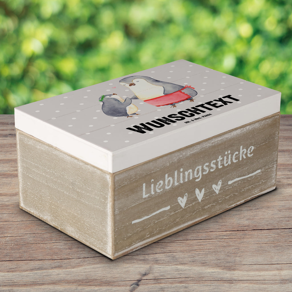 Personalisierte Holzkiste Pinguin mit Kind Holzkiste mit Namen, Kiste mit Namen, Schatzkiste mit Namen, Truhe mit Namen, Schatulle mit Namen, Erinnerungsbox mit Namen, Erinnerungskiste, mit Namen, Dekokiste mit Namen, Aufbewahrungsbox mit Namen, Holzkiste Personalisiert, Kiste Personalisiert, Schatzkiste Personalisiert, Truhe Personalisiert, Schatulle Personalisiert, Erinnerungsbox Personalisiert, Erinnerungskiste Personalisiert, Dekokiste Personalisiert, Aufbewahrungsbox Personalisiert, Geschenkbox personalisiert, GEschenkdose personalisiert, Familie, Vatertag, Muttertag, Bruder, Schwester, Mama, Papa, Oma, Opa, Geschenk, Mami, Mutti, Mutter, Geburststag