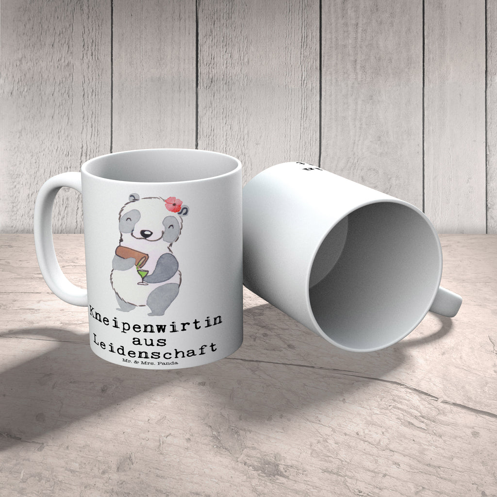 Tasse Kneipenwirtin aus Leidenschaft Tasse, Kaffeetasse, Teetasse, Becher, Kaffeebecher, Teebecher, Keramiktasse, Porzellantasse, Büro Tasse, Geschenk Tasse, Tasse Sprüche, Tasse Motive, Kaffeetassen, Tasse bedrucken, Designer Tasse, Cappuccino Tassen, Schöne Teetassen, Beruf, Ausbildung, Jubiläum, Abschied, Rente, Kollege, Kollegin, Geschenk, Schenken, Arbeitskollege, Mitarbeiter, Firma, Danke, Dankeschön, Kneipenwirtin, Gastwirtin, Gaststätte, Kneipe, Eröffnung, Barkeeperin, Rum, Bar