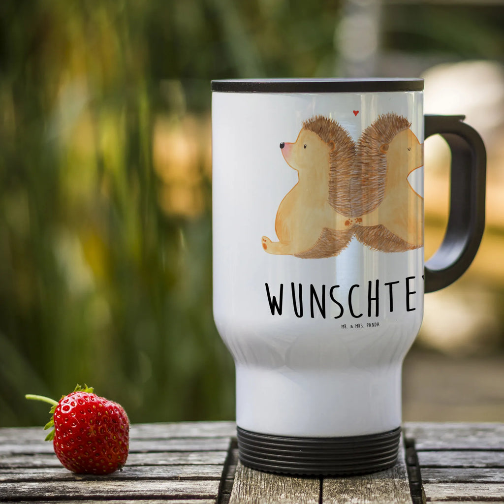 Personalisierter Thermobecher Igel händchenhaltend Personalisierter Thermobecher, Personalisierter To Go Becher, Personalisierte Thermotasse, Personalisierter Kaffeebecher, Personalisierter Isolierbecher, Thermobecher personalisieren, Thermobecher mit Namen, Thermobecher selbst gestalten, Wunschname, Spülmaschinenfest, Bedrucken, Isolierbecher mit Namen, Isolierbecher selbst gestalten, Thermotasse personalisieren, Thermotasse mit Namen, Liebe, Partner, Freund, Freundin, Ehemann, Ehefrau, Heiraten, Verlobung, Heiratsantrag, Liebesgeschenk, Jahrestag, Hocheitstag, Igel, Igelliebe, Hand in Hand, Liebesbeweis, große Liebe, Liebesbotschaft, Hochzeit, Lieblingsmensch, Gemeinsamkeit, Love, Geschenk für zwei