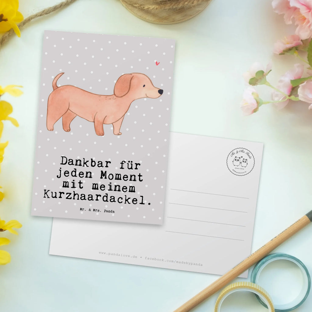 Postkarte Dackel Kurzhaardackel Moment Postkarte, Karte, Geschenkkarte, Grußkarte, Einladung, Ansichtskarte, Geburtstagskarte, Einladungskarte, Dankeskarte, Ansichtskarten, Einladung Geburtstag, Einladungskarten Geburtstag, Hund, Hunderasse, Rassehund, Hundebesitzer, Geschenk, Tierfreund, Schenken, Welpe, Teckel, Dachshund, Kurzhaardackel