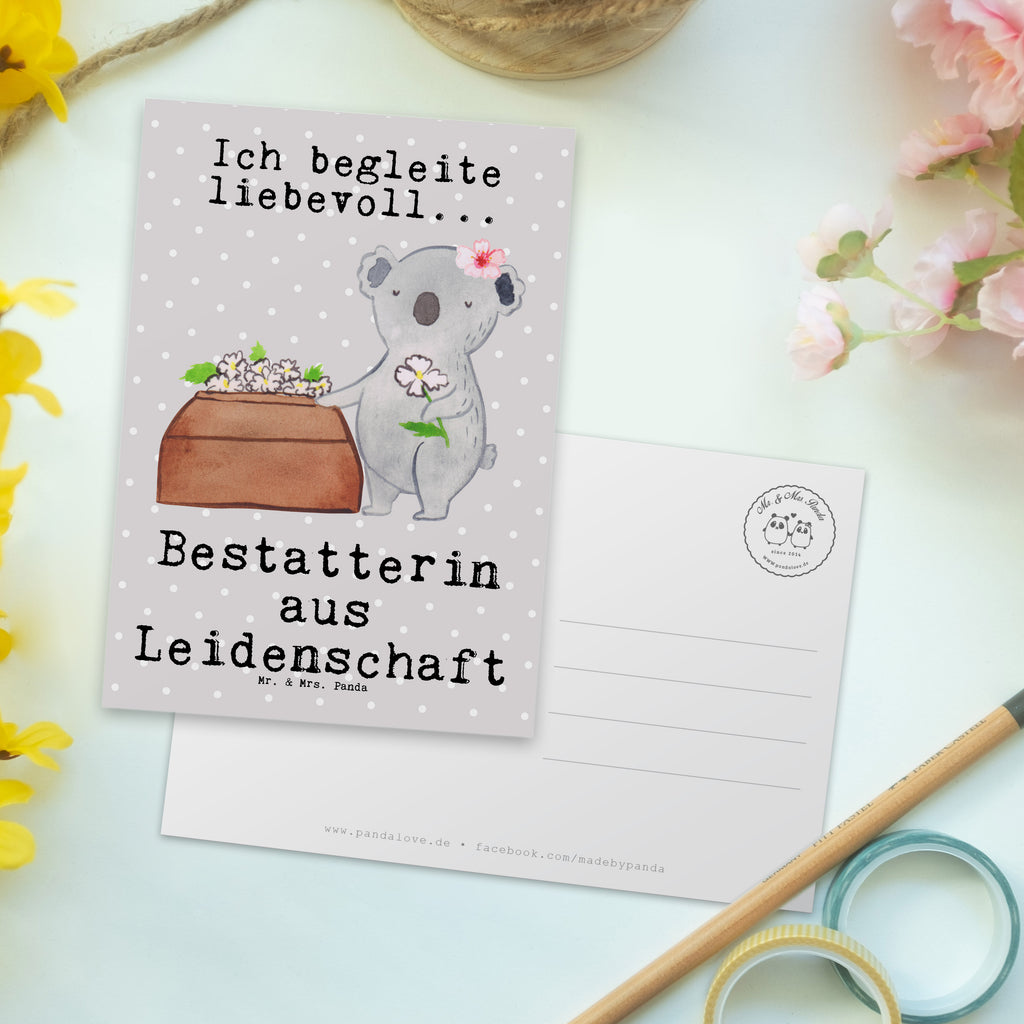 Postkarte Bestatterin Leidenschaft Postkarte, Karte, Geschenkkarte, Grußkarte, Einladung, Ansichtskarte, Geburtstagskarte, Einladungskarte, Dankeskarte, Ansichtskarten, Einladung Geburtstag, Einladungskarten Geburtstag, Beruf, Ausbildung, Jubiläum, Abschied, Rente, Kollege, Kollegin, Geschenk, Schenken, Arbeitskollege, Mitarbeiter, Firma, Danke, Dankeschön