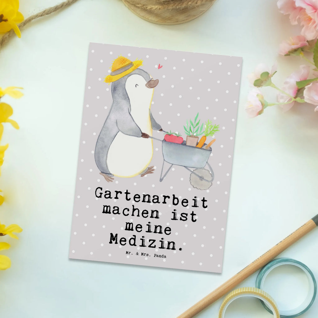 Postkarte Pinguin Gartenarbeit Postkarte, Karte, Geschenkkarte, Grußkarte, Einladung, Ansichtskarte, Geburtstagskarte, Einladungskarte, Dankeskarte, Ansichtskarten, Einladung Geburtstag, Einladungskarten Geburtstag, Geschenk, Sport, Sportart, Hobby, Schenken, Danke, Dankeschön, Auszeichnung, Gewinn, Sportler, Gartenarbeit, Urban gardening, Gärtnern, Gartenpflege