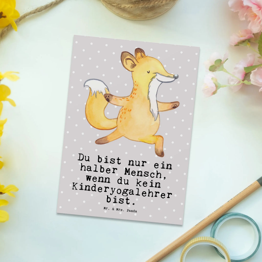 Postkarte Kinderyogalehrer mit Herz Postkarte, Karte, Geschenkkarte, Grußkarte, Einladung, Ansichtskarte, Geburtstagskarte, Einladungskarte, Dankeskarte, Ansichtskarten, Einladung Geburtstag, Einladungskarten Geburtstag, Beruf, Ausbildung, Jubiläum, Abschied, Rente, Kollege, Kollegin, Geschenk, Schenken, Arbeitskollege, Mitarbeiter, Firma, Danke, Dankeschön