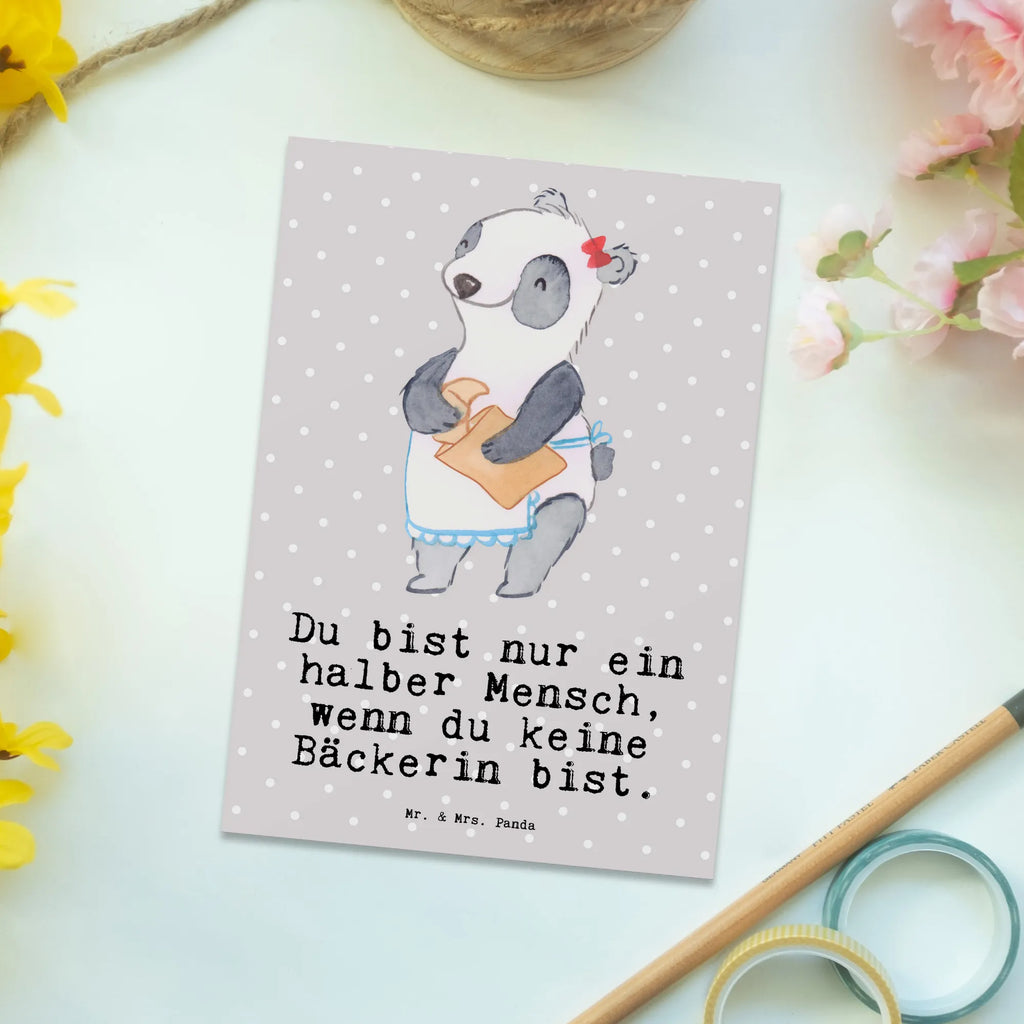 Postkarte Bäckerin mit Herz Postkarte, Karte, Geschenkkarte, Grußkarte, Einladung, Ansichtskarte, Geburtstagskarte, Einladungskarte, Dankeskarte, Ansichtskarten, Einladung Geburtstag, Einladungskarten Geburtstag, Beruf, Ausbildung, Jubiläum, Abschied, Rente, Kollege, Kollegin, Geschenk, Schenken, Arbeitskollege, Mitarbeiter, Firma, Danke, Dankeschön, Bäckerin, Konditorin, Brotbäckerin, Bäckerei, Backstube, Bäckerladen, Brotmanufaktur