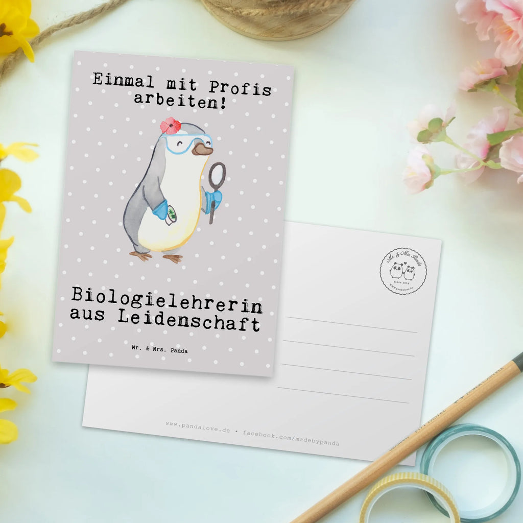 Postkarte Biologielehrerin aus Leidenschaft Postkarte, Karte, Geschenkkarte, Grußkarte, Einladung, Ansichtskarte, Geburtstagskarte, Einladungskarte, Dankeskarte, Ansichtskarten, Einladung Geburtstag, Einladungskarten Geburtstag, Beruf, Ausbildung, Jubiläum, Abschied, Rente, Kollege, Kollegin, Geschenk, Schenken, Arbeitskollege, Mitarbeiter, Firma, Danke, Dankeschön, Biologielehrerin, Biolehrerin, Biounterricht, Biologie, Schule, Grundschule