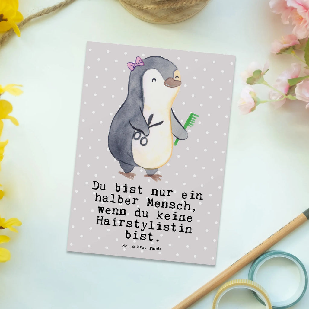 Postkarte Hairstylistin mit Herz Postkarte, Karte, Geschenkkarte, Grußkarte, Einladung, Ansichtskarte, Geburtstagskarte, Einladungskarte, Dankeskarte, Ansichtskarten, Einladung Geburtstag, Einladungskarten Geburtstag, Beruf, Ausbildung, Jubiläum, Abschied, Rente, Kollege, Kollegin, Geschenk, Schenken, Arbeitskollege, Mitarbeiter, Firma, Danke, Dankeschön, Frisörin, Haarstylistin, Hairstylistin, Friseursalon