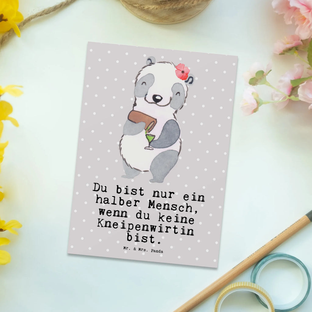 Postkarte Kneipenwirtin mit Herz Postkarte, Karte, Geschenkkarte, Grußkarte, Einladung, Ansichtskarte, Geburtstagskarte, Einladungskarte, Dankeskarte, Ansichtskarten, Einladung Geburtstag, Einladungskarten Geburtstag, Beruf, Ausbildung, Jubiläum, Abschied, Rente, Kollege, Kollegin, Geschenk, Schenken, Arbeitskollege, Mitarbeiter, Firma, Danke, Dankeschön, Kneipenwirtin, Gastwirtin, Gaststätte, Kneipe, Eröffnung, Barkeeperin, Rum, Bar