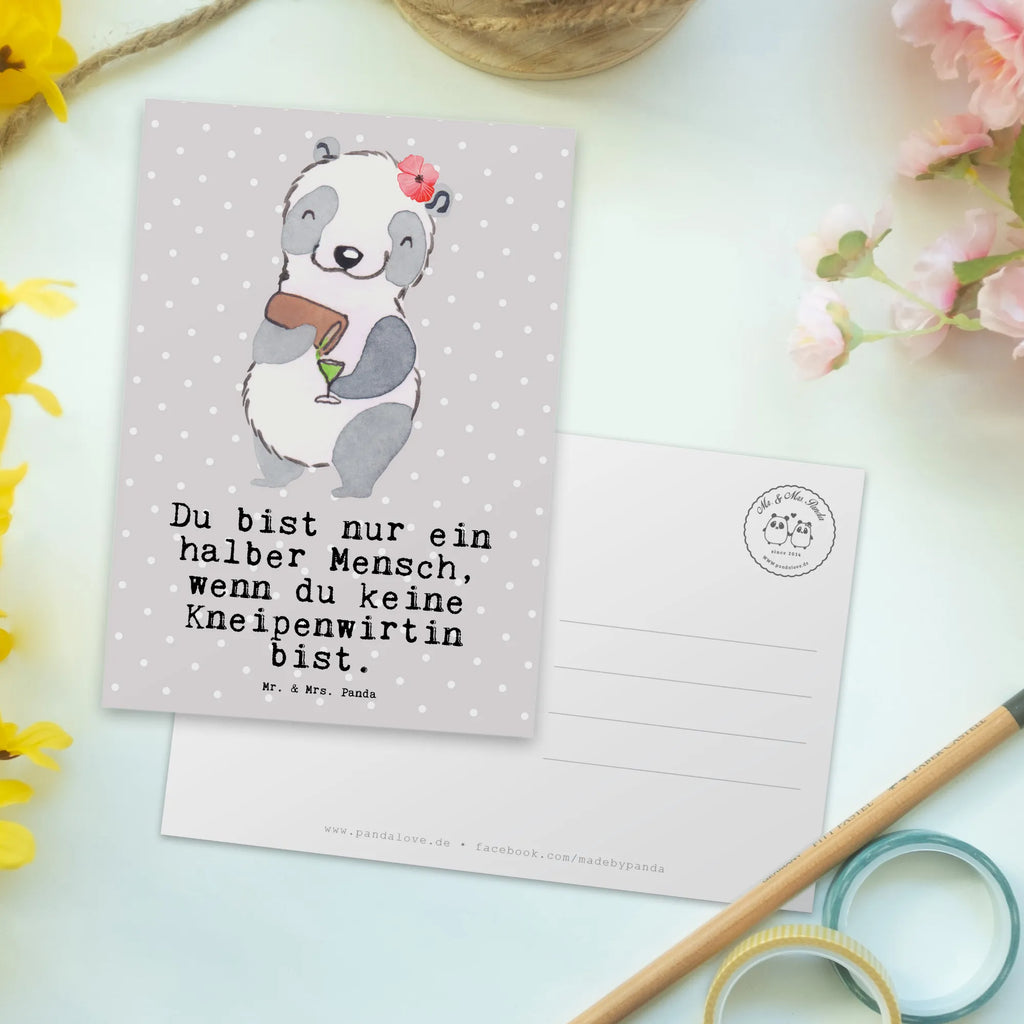 Postkarte Kneipenwirtin mit Herz Postkarte, Karte, Geschenkkarte, Grußkarte, Einladung, Ansichtskarte, Geburtstagskarte, Einladungskarte, Dankeskarte, Ansichtskarten, Einladung Geburtstag, Einladungskarten Geburtstag, Beruf, Ausbildung, Jubiläum, Abschied, Rente, Kollege, Kollegin, Geschenk, Schenken, Arbeitskollege, Mitarbeiter, Firma, Danke, Dankeschön, Kneipenwirtin, Gastwirtin, Gaststätte, Kneipe, Eröffnung, Barkeeperin, Rum, Bar