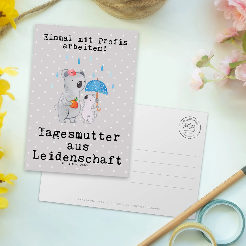 Postkarte Tagesmutter aus Leidenschaft Postkarte, Karte, Geschenkkarte, Grußkarte, Einladung, Ansichtskarte, Geburtstagskarte, Einladungskarte, Dankeskarte, Ansichtskarten, Einladung Geburtstag, Einladungskarten Geburtstag, Beruf, Ausbildung, Jubiläum, Abschied, Rente, Kollege, Kollegin, Geschenk, Schenken, Arbeitskollege, Mitarbeiter, Firma, Danke, Dankeschön