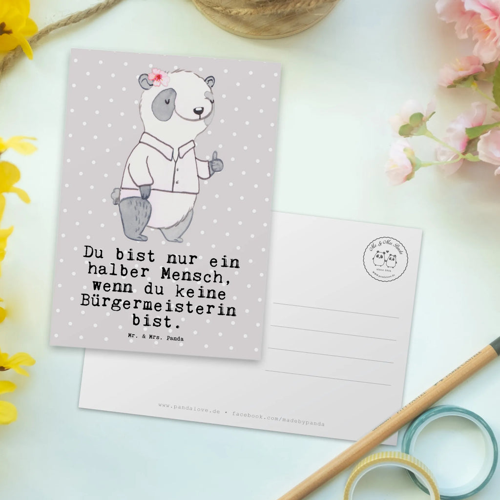 Postkarte Bürgermeisterin mit Herz Postkarte, Karte, Geschenkkarte, Grußkarte, Einladung, Ansichtskarte, Geburtstagskarte, Einladungskarte, Dankeskarte, Ansichtskarten, Einladung Geburtstag, Einladungskarten Geburtstag, Beruf, Ausbildung, Jubiläum, Abschied, Rente, Kollege, Kollegin, Geschenk, Schenken, Arbeitskollege, Mitarbeiter, Firma, Danke, Dankeschön, Bürgermeisterin Geschenk zum Amtsantritt, Amtseinführung, Bürgermeisterwahl, Stadt, Gemeinde, Wahlen, Oberbürgermeisterin, Rathaus