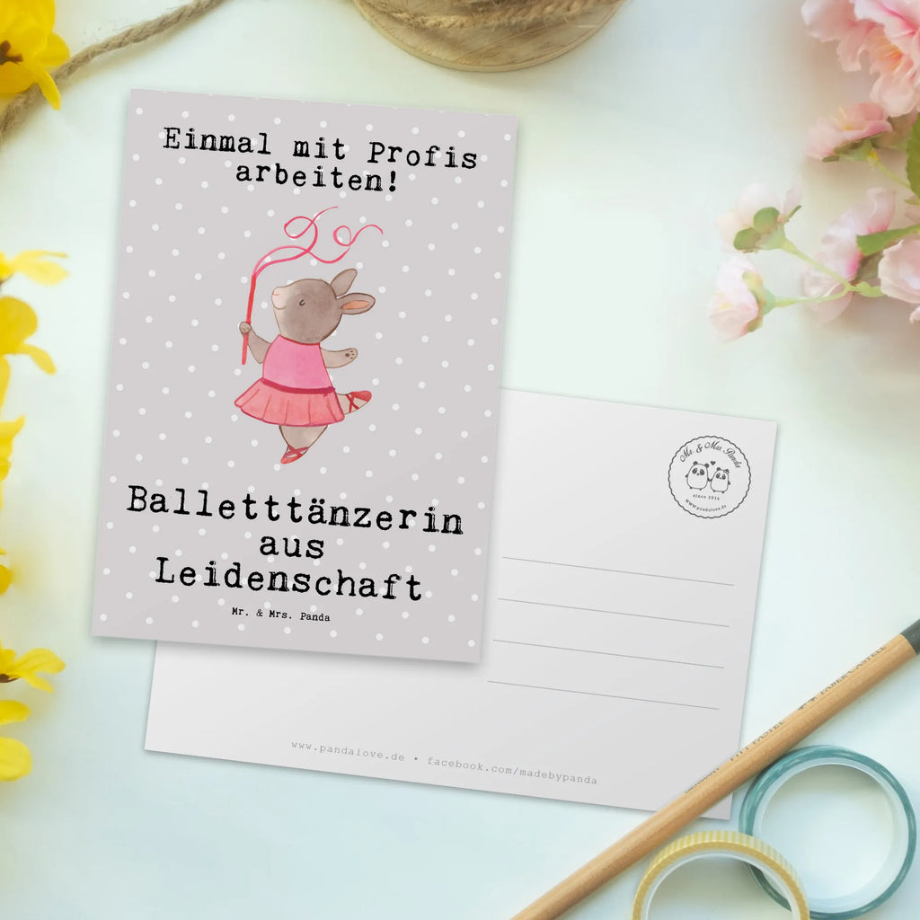 Postkarte Balletttänzerin aus Leidenschaft Postkarte, Karte, Geschenkkarte, Grußkarte, Einladung, Ansichtskarte, Geburtstagskarte, Einladungskarte, Dankeskarte, Ansichtskarten, Einladung Geburtstag, Einladungskarten Geburtstag, Beruf, Ausbildung, Jubiläum, Abschied, Rente, Kollege, Kollegin, Geschenk, Schenken, Arbeitskollege, Mitarbeiter, Firma, Danke, Dankeschön, Balletttänzerin, Ballerina, Ballett, Glücksbringer Auftritt, Ballettaufführung, Ballettunterricht, Ballettstunden