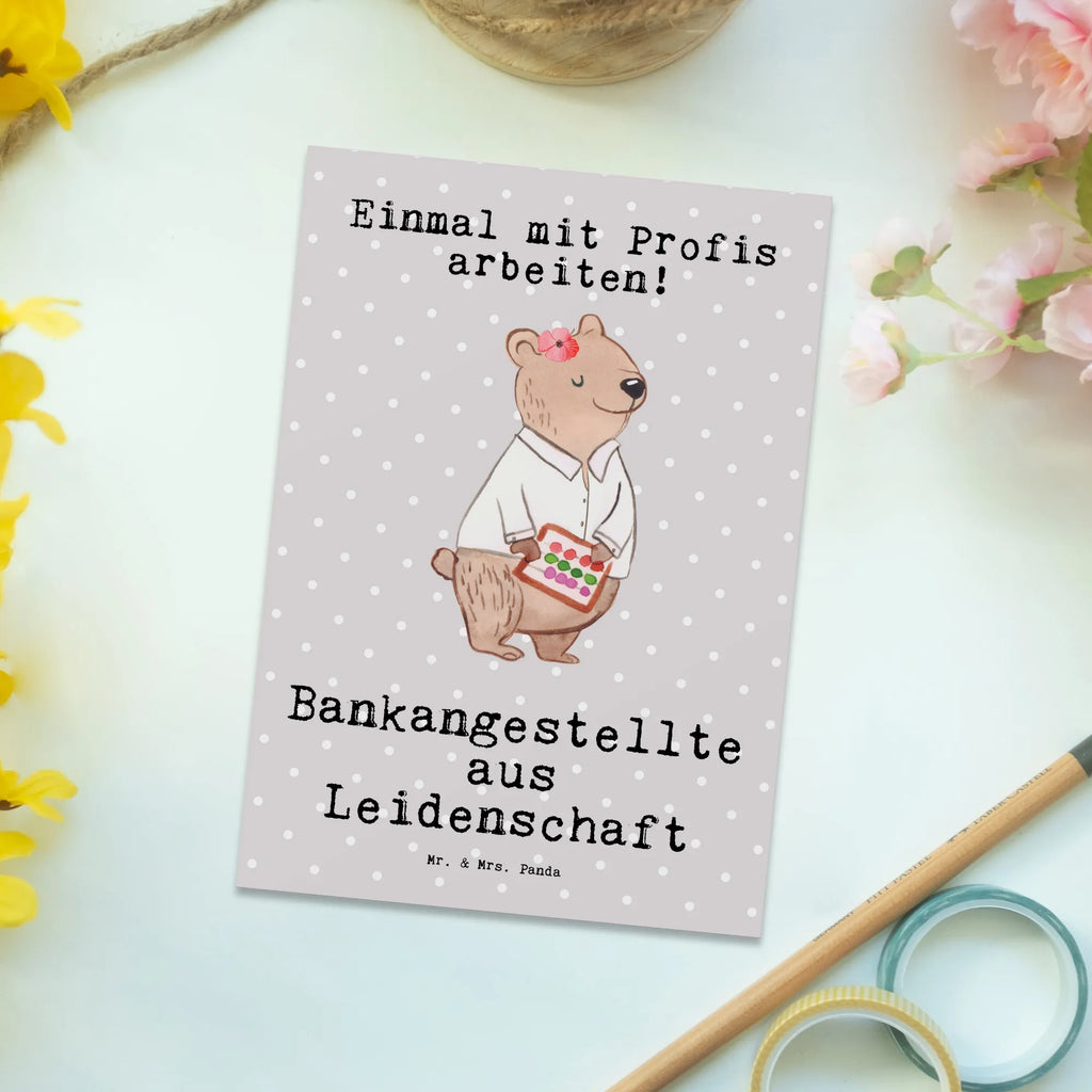 Postkarte Bankangestellte aus Leidenschaft Postkarte, Karte, Geschenkkarte, Grußkarte, Einladung, Ansichtskarte, Geburtstagskarte, Einladungskarte, Dankeskarte, Ansichtskarten, Einladung Geburtstag, Einladungskarten Geburtstag, Beruf, Ausbildung, Jubiläum, Abschied, Rente, Kollege, Kollegin, Geschenk, Schenken, Arbeitskollege, Mitarbeiter, Firma, Danke, Dankeschön, Bankangestellte, Bankfachfrau, Bänkerin, Bankberaterin