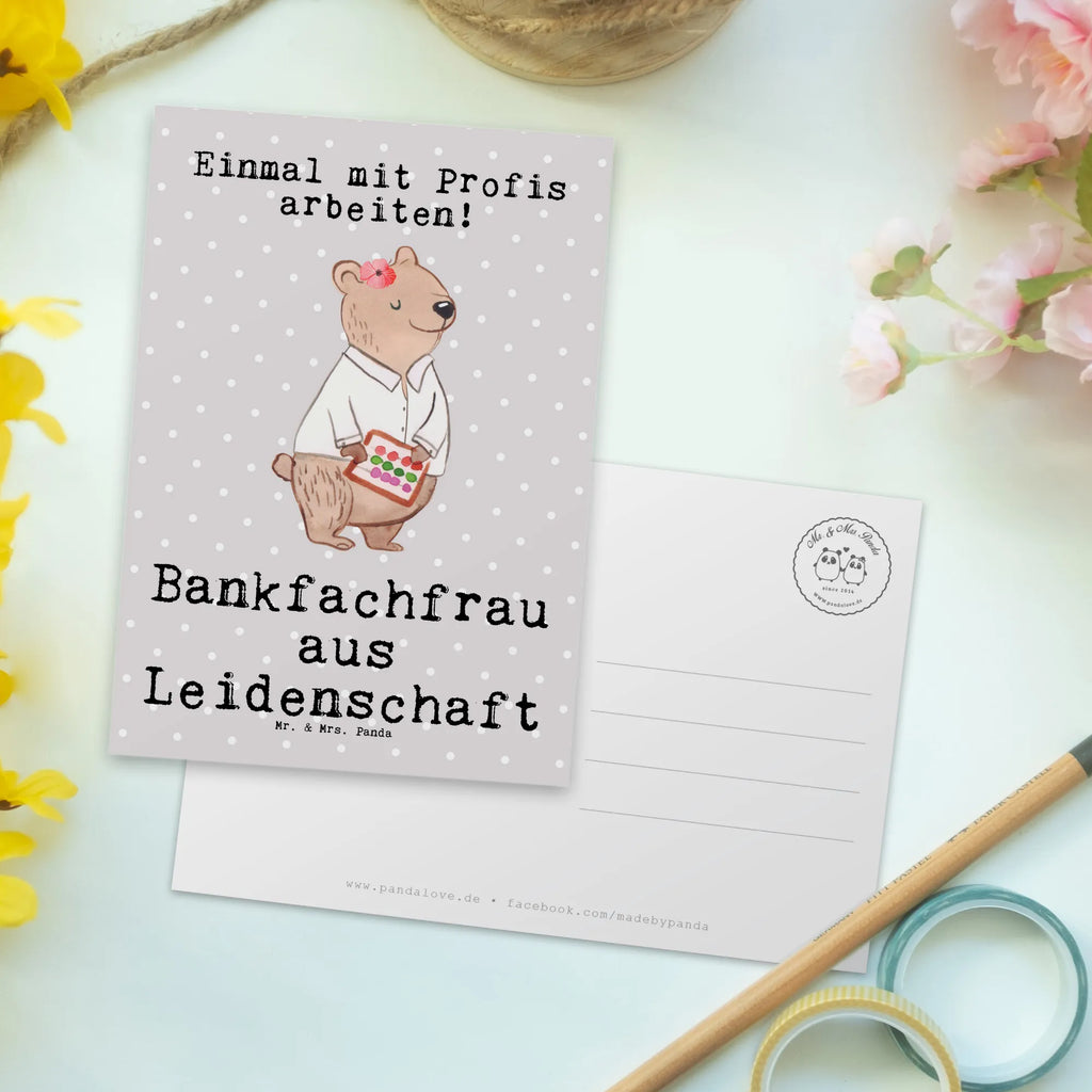 Postkarte Bankfachfrau aus Leidenschaft Postkarte, Karte, Geschenkkarte, Grußkarte, Einladung, Ansichtskarte, Geburtstagskarte, Einladungskarte, Dankeskarte, Ansichtskarten, Einladung Geburtstag, Einladungskarten Geburtstag, Beruf, Ausbildung, Jubiläum, Abschied, Rente, Kollege, Kollegin, Geschenk, Schenken, Arbeitskollege, Mitarbeiter, Firma, Danke, Dankeschön, Bankfachfrau, Bankangestellte, Bänkerin, Bankberaterin