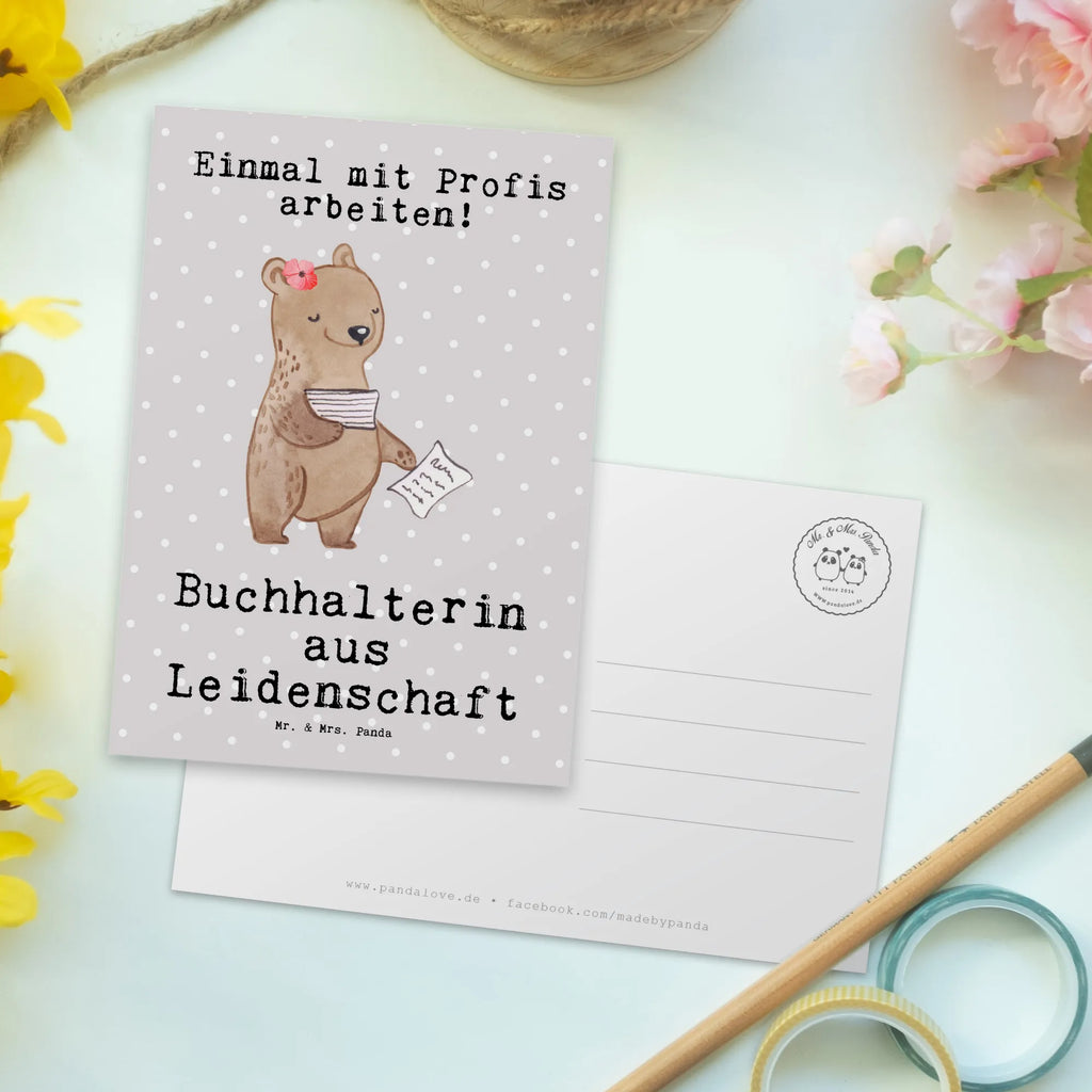 Postkarte Buchhalterin aus Leidenschaft Postkarte, Karte, Geschenkkarte, Grußkarte, Einladung, Ansichtskarte, Geburtstagskarte, Einladungskarte, Dankeskarte, Ansichtskarten, Einladung Geburtstag, Einladungskarten Geburtstag, Beruf, Ausbildung, Jubiläum, Abschied, Rente, Kollege, Kollegin, Geschenk, Schenken, Arbeitskollege, Mitarbeiter, Firma, Danke, Dankeschön, Buchhalter, in Bürojob, Backoffice Mitarbeiterin, Angestellte