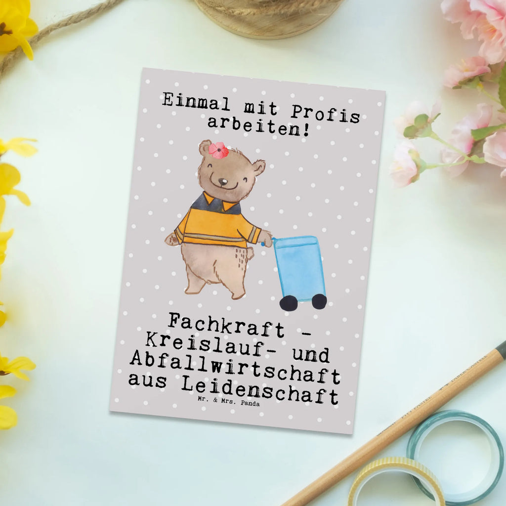 Postkarte Fachkraft - Kreislauf- und Abfallwirtschaft Leidenschaft Postkarte, Karte, Geschenkkarte, Grußkarte, Einladung, Ansichtskarte, Geburtstagskarte, Einladungskarte, Dankeskarte, Ansichtskarten, Einladung Geburtstag, Einladungskarten Geburtstag, Beruf, Ausbildung, Jubiläum, Abschied, Rente, Kollege, Kollegin, Geschenk, Schenken, Arbeitskollege, Mitarbeiter, Firma, Danke, Dankeschön, Müllwerker, Fachkraft Kreislauf- und Abfallwirtschaft, Müllentsorger, Kehrichtmann, Müllmann, Müllfahrer