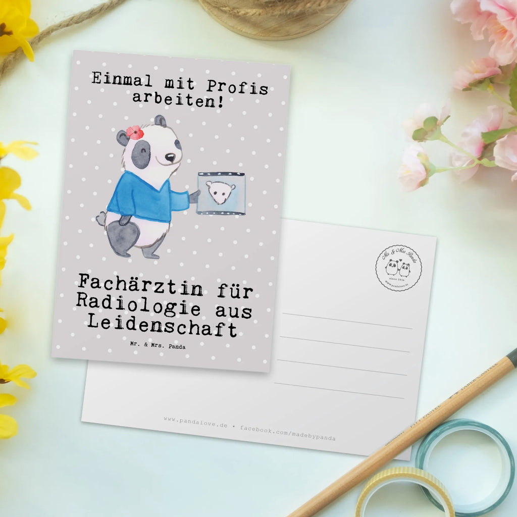 Postkarte Fachärztin für Radiologie aus Leidenschaft Postkarte, Karte, Geschenkkarte, Grußkarte, Einladung, Ansichtskarte, Geburtstagskarte, Einladungskarte, Dankeskarte, Ansichtskarten, Einladung Geburtstag, Einladungskarten Geburtstag, Beruf, Ausbildung, Jubiläum, Abschied, Rente, Kollege, Kollegin, Geschenk, Schenken, Arbeitskollege, Mitarbeiter, Firma, Danke, Dankeschön