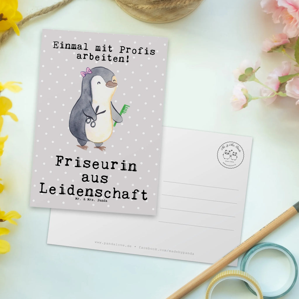 Postkarte Friseurin aus Leidenschaft Postkarte, Karte, Geschenkkarte, Grußkarte, Einladung, Ansichtskarte, Geburtstagskarte, Einladungskarte, Dankeskarte, Ansichtskarten, Einladung Geburtstag, Einladungskarten Geburtstag, Beruf, Ausbildung, Jubiläum, Abschied, Rente, Kollege, Kollegin, Geschenk, Schenken, Arbeitskollege, Mitarbeiter, Firma, Danke, Dankeschön, Frisörin, Haarstylistin, Frisörbesuch, Friseursalon, Eröffnung Friseur