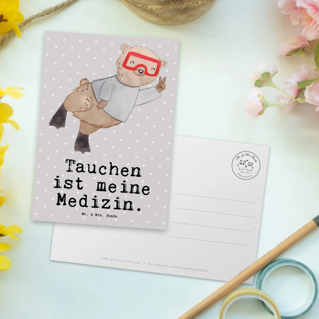 Postkarte Bär Tauchen Postkarte, Karte, Geschenkkarte, Grußkarte, Einladung, Ansichtskarte, Geburtstagskarte, Einladungskarte, Dankeskarte, Ansichtskarten, Einladung Geburtstag, Einladungskarten Geburtstag, Geschenk, Sport, Sportart, Hobby, Schenken, Danke, Dankeschön, Auszeichnung, Gewinn, Sportler, Tauchen, schnorcheln, Tauchgang, Tauchschule, Diving, Dive, Unterwasserabenteuer, Tauchsport, Tiefseetauchen, Tauchausflug, Tauchsafari