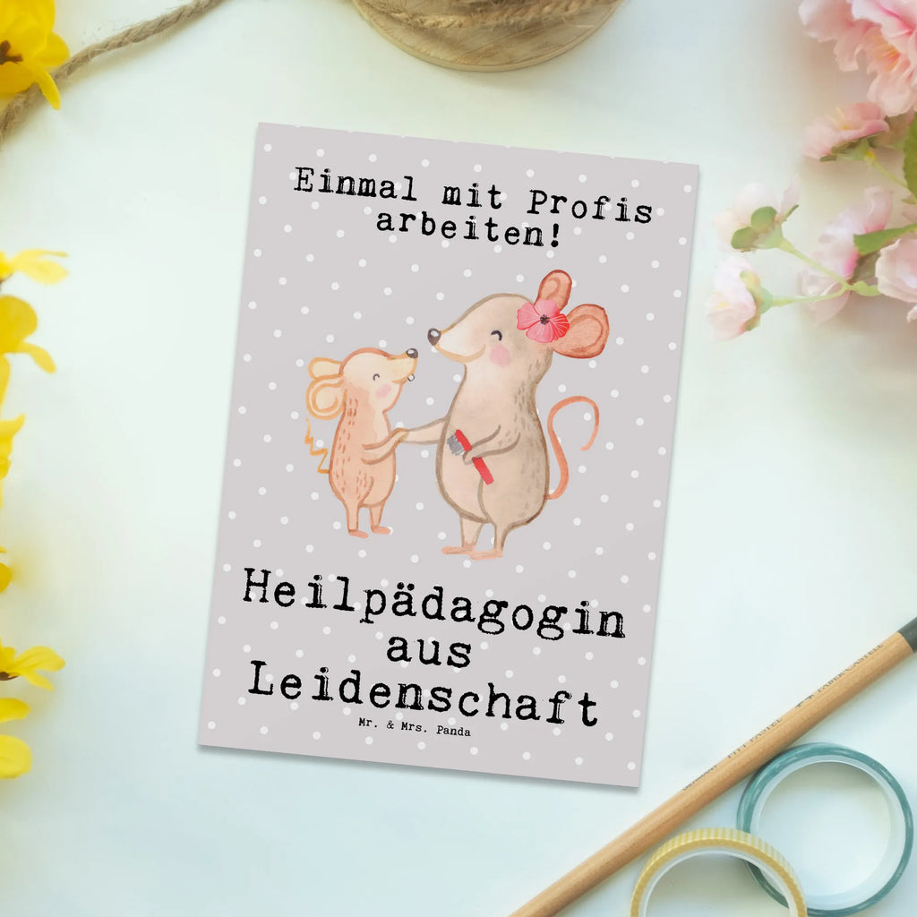 Postkarte Heilpädagogin aus Leidenschaft Postkarte, Karte, Geschenkkarte, Grußkarte, Einladung, Ansichtskarte, Geburtstagskarte, Einladungskarte, Dankeskarte, Ansichtskarten, Einladung Geburtstag, Einladungskarten Geburtstag, Beruf, Ausbildung, Jubiläum, Abschied, Rente, Kollege, Kollegin, Geschenk, Schenken, Arbeitskollege, Mitarbeiter, Firma, Danke, Dankeschön, Heilpädagogin, Heilpädagogik, Studium