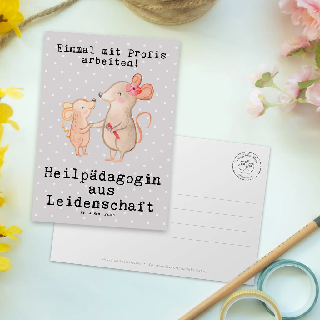 Postkarte Heilpädagogin aus Leidenschaft Postkarte, Karte, Geschenkkarte, Grußkarte, Einladung, Ansichtskarte, Geburtstagskarte, Einladungskarte, Dankeskarte, Ansichtskarten, Einladung Geburtstag, Einladungskarten Geburtstag, Beruf, Ausbildung, Jubiläum, Abschied, Rente, Kollege, Kollegin, Geschenk, Schenken, Arbeitskollege, Mitarbeiter, Firma, Danke, Dankeschön, Heilpädagogin, Heilpädagogik, Studium