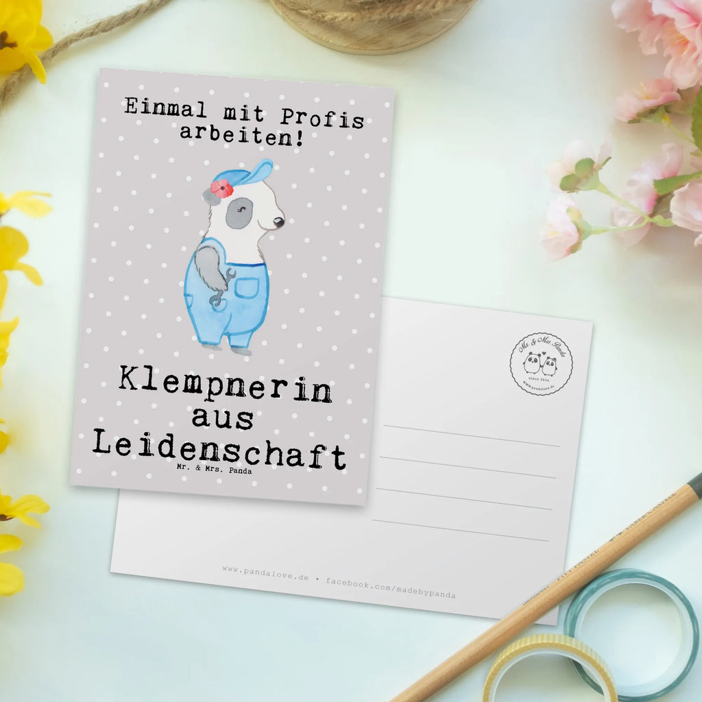 Postkarte Klempnerin Leidenschaft Postkarte, Karte, Geschenkkarte, Grußkarte, Einladung, Ansichtskarte, Geburtstagskarte, Einladungskarte, Dankeskarte, Ansichtskarten, Einladung Geburtstag, Einladungskarten Geburtstag, Beruf, Ausbildung, Jubiläum, Abschied, Rente, Kollege, Kollegin, Geschenk, Schenken, Arbeitskollege, Mitarbeiter, Firma, Danke, Dankeschön, Klempnerin, Handwerkerin, Installateurin, Meisterin, Gesellenprüfung, Fachbetrieb, Bauklempnerin, Sanitärinstallationen