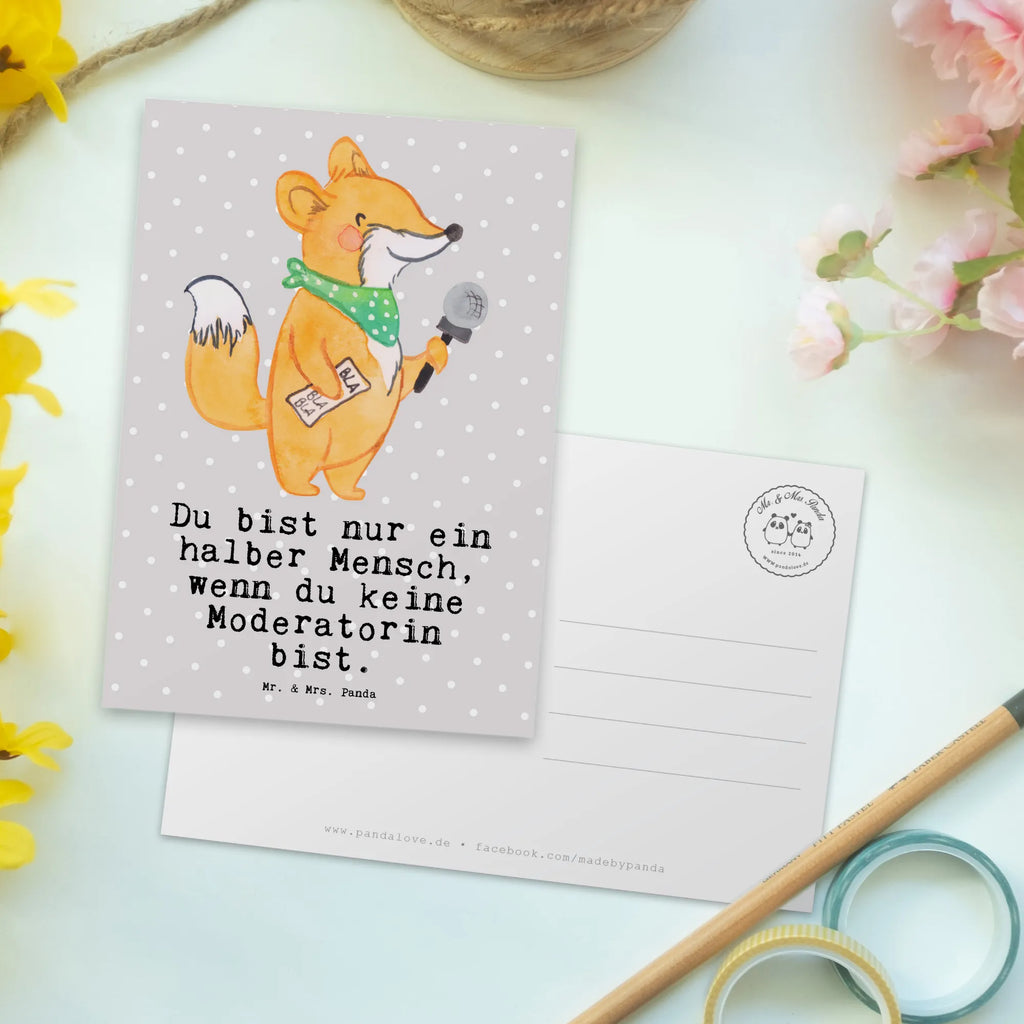 Postkarte Moderatorin mit Herz Postkarte, Karte, Geschenkkarte, Grußkarte, Einladung, Ansichtskarte, Geburtstagskarte, Einladungskarte, Dankeskarte, Ansichtskarten, Einladung Geburtstag, Einladungskarten Geburtstag, Beruf, Ausbildung, Jubiläum, Abschied, Rente, Kollege, Kollegin, Geschenk, Schenken, Arbeitskollege, Mitarbeiter, Firma, Danke, Dankeschön