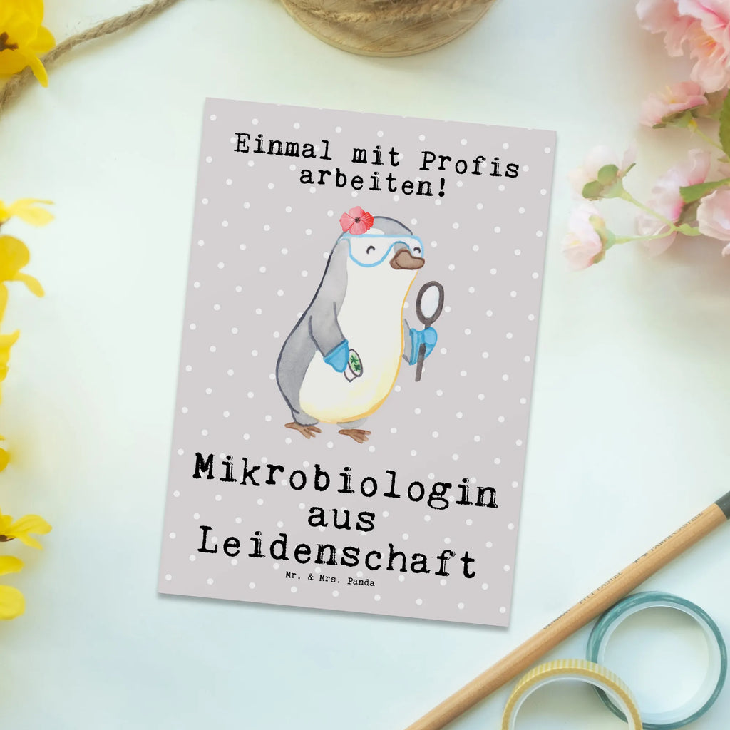 Postkarte Mikrobiologin aus Leidenschaft Postkarte, Karte, Geschenkkarte, Grußkarte, Einladung, Ansichtskarte, Geburtstagskarte, Einladungskarte, Dankeskarte, Ansichtskarten, Einladung Geburtstag, Einladungskarten Geburtstag, Beruf, Ausbildung, Jubiläum, Abschied, Rente, Kollege, Kollegin, Geschenk, Schenken, Arbeitskollege, Mitarbeiter, Firma, Danke, Dankeschön, Mikrobiologin, Naturwissenschaftlerin, Labor, Forschung