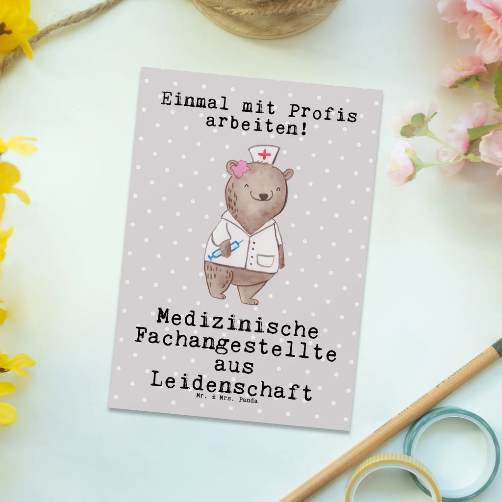 Postkarte Medizinische Fachangestellte aus Leidenschaft Postkarte, Karte, Geschenkkarte, Grußkarte, Einladung, Ansichtskarte, Geburtstagskarte, Einladungskarte, Dankeskarte, Ansichtskarten, Einladung Geburtstag, Einladungskarten Geburtstag, Beruf, Ausbildung, Jubiläum, Abschied, Rente, Kollege, Kollegin, Geschenk, Schenken, Arbeitskollege, Mitarbeiter, Firma, Danke, Dankeschön, Arzthelferin, Medizinische Fachangestellte, Sprechstundenhilfe