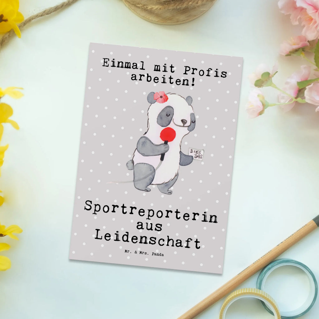 Postkarte Sportreporterin Leidenschaft Postkarte, Karte, Geschenkkarte, Grußkarte, Einladung, Ansichtskarte, Geburtstagskarte, Einladungskarte, Dankeskarte, Ansichtskarten, Einladung Geburtstag, Einladungskarten Geburtstag, Beruf, Ausbildung, Jubiläum, Abschied, Rente, Kollege, Kollegin, Geschenk, Schenken, Arbeitskollege, Mitarbeiter, Firma, Danke, Dankeschön