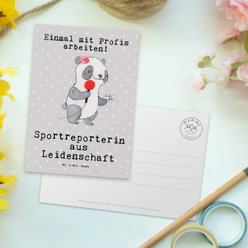 Postkarte Sportreporterin Leidenschaft Postkarte, Karte, Geschenkkarte, Grußkarte, Einladung, Ansichtskarte, Geburtstagskarte, Einladungskarte, Dankeskarte, Ansichtskarten, Einladung Geburtstag, Einladungskarten Geburtstag, Beruf, Ausbildung, Jubiläum, Abschied, Rente, Kollege, Kollegin, Geschenk, Schenken, Arbeitskollege, Mitarbeiter, Firma, Danke, Dankeschön