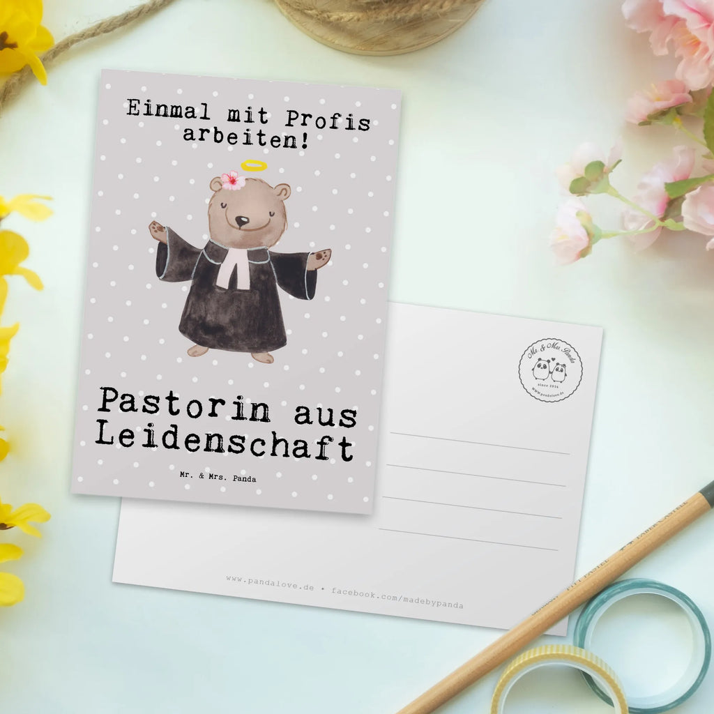 Postkarte Pastorin aus Leidenschaft Postkarte, Karte, Geschenkkarte, Grußkarte, Einladung, Ansichtskarte, Geburtstagskarte, Einladungskarte, Dankeskarte, Ansichtskarten, Einladung Geburtstag, Einladungskarten Geburtstag, Beruf, Ausbildung, Jubiläum, Abschied, Rente, Kollege, Kollegin, Geschenk, Schenken, Arbeitskollege, Mitarbeiter, Firma, Danke, Dankeschön, Pastorin, Dienerin Gottes<br />Geistliche, Pfarrerin, Predigerin<br />Priesterin, Theologin, Kirche