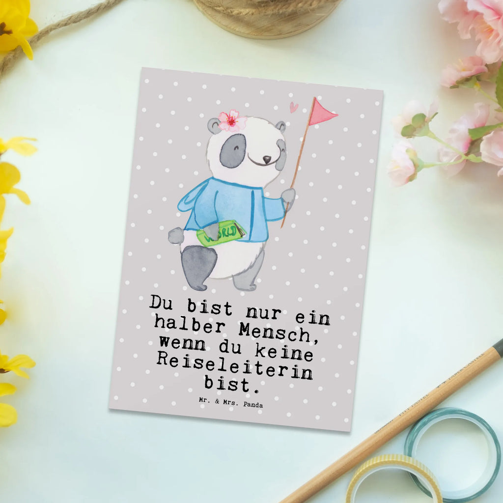 Postkarte Reiseleiterin mit Herz Postkarte, Karte, Geschenkkarte, Grußkarte, Einladung, Ansichtskarte, Geburtstagskarte, Einladungskarte, Dankeskarte, Ansichtskarten, Einladung Geburtstag, Einladungskarten Geburtstag, Beruf, Ausbildung, Jubiläum, Abschied, Rente, Kollege, Kollegin, Geschenk, Schenken, Arbeitskollege, Mitarbeiter, Firma, Danke, Dankeschön