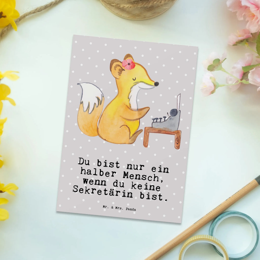 Postkarte Sekretärin mit Herz Postkarte, Karte, Geschenkkarte, Grußkarte, Einladung, Ansichtskarte, Geburtstagskarte, Einladungskarte, Dankeskarte, Ansichtskarten, Einladung Geburtstag, Einladungskarten Geburtstag, Beruf, Ausbildung, Jubiläum, Abschied, Rente, Kollege, Kollegin, Geschenk, Schenken, Arbeitskollege, Mitarbeiter, Firma, Danke, Dankeschön