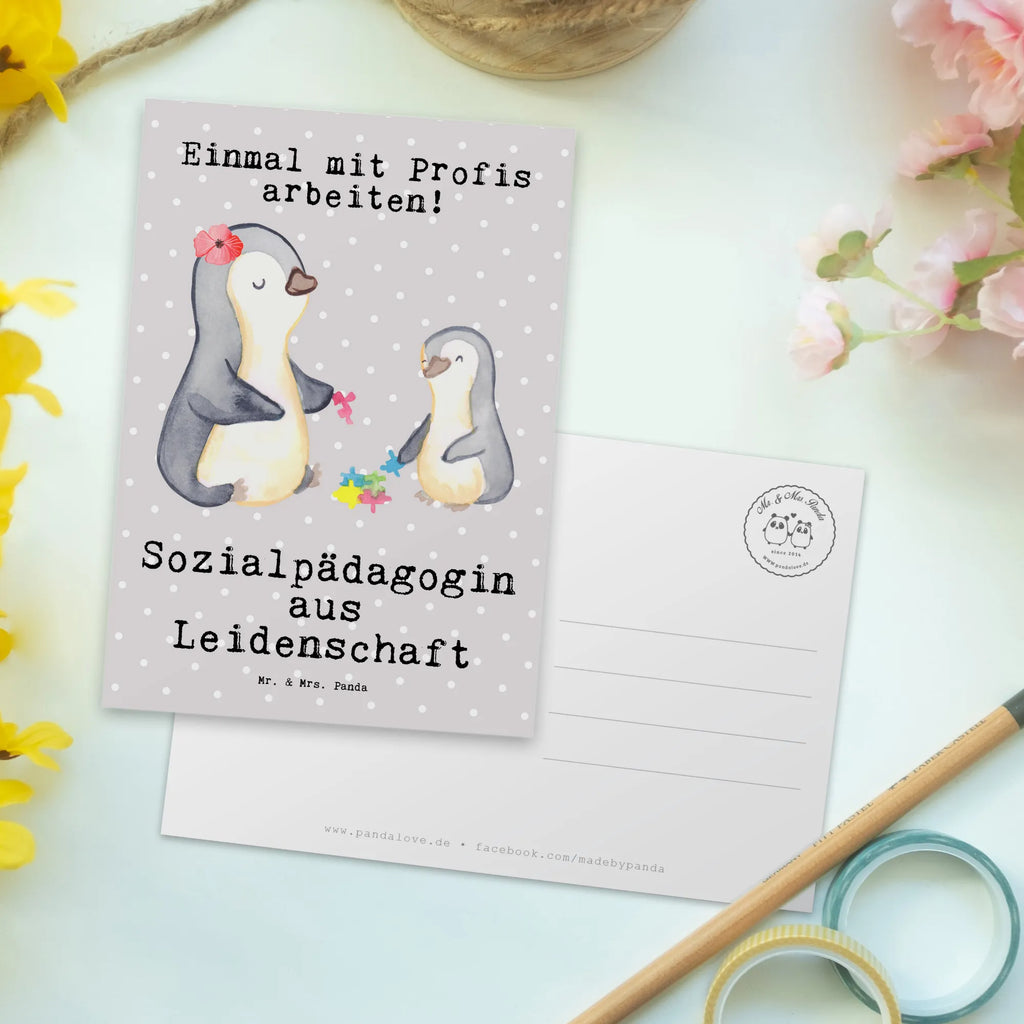 Postkarte Sozialpädagogin aus Leidenschaft Postkarte, Karte, Geschenkkarte, Grußkarte, Einladung, Ansichtskarte, Geburtstagskarte, Einladungskarte, Dankeskarte, Ansichtskarten, Einladung Geburtstag, Einladungskarten Geburtstag, Beruf, Ausbildung, Jubiläum, Abschied, Rente, Kollege, Kollegin, Geschenk, Schenken, Arbeitskollege, Mitarbeiter, Firma, Danke, Dankeschön