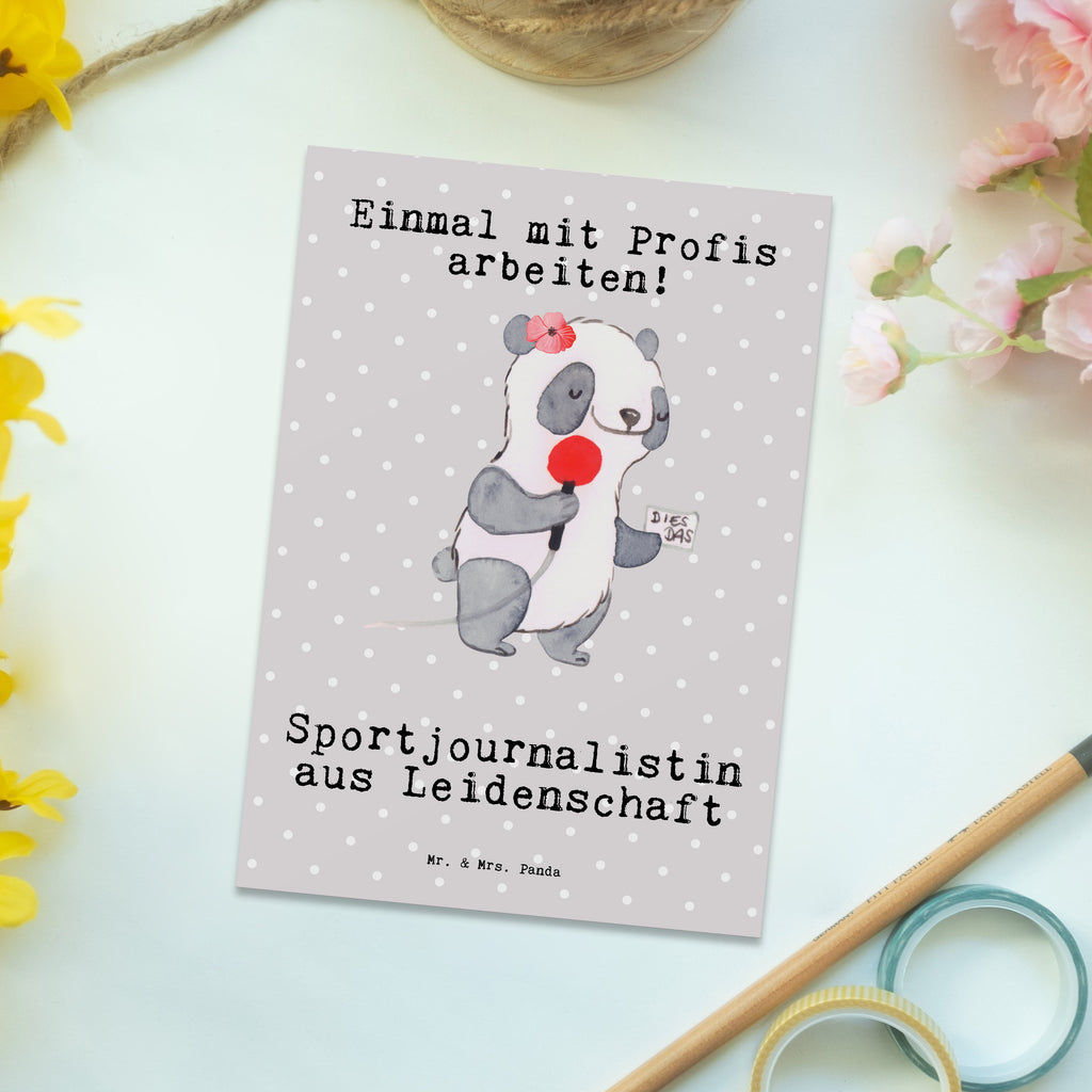 Postkarte Sportjournalistin Leidenschaft Postkarte, Karte, Geschenkkarte, Grußkarte, Einladung, Ansichtskarte, Geburtstagskarte, Einladungskarte, Dankeskarte, Ansichtskarten, Einladung Geburtstag, Einladungskarten Geburtstag, Beruf, Ausbildung, Jubiläum, Abschied, Rente, Kollege, Kollegin, Geschenk, Schenken, Arbeitskollege, Mitarbeiter, Firma, Danke, Dankeschön, Sportjournalistin, Journalistin, Reporterin, Redakteurin, Pressebüro, Studium