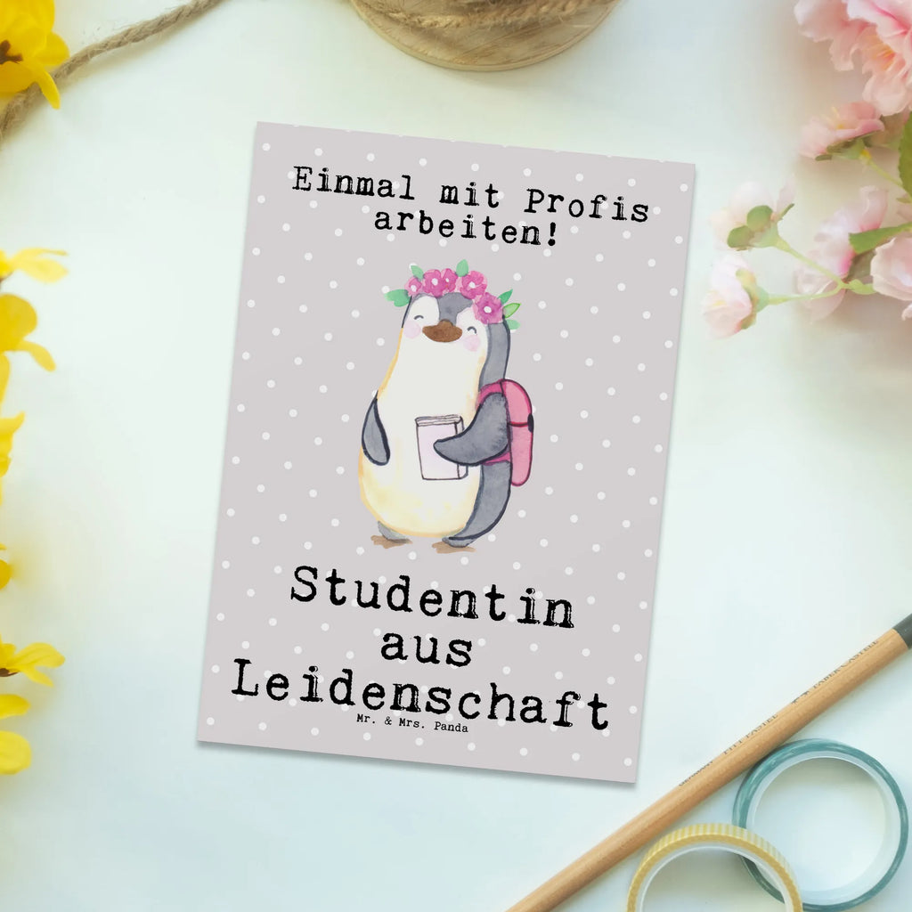 Postkarte Studentin aus Leidenschaft Postkarte, Karte, Geschenkkarte, Grußkarte, Einladung, Ansichtskarte, Geburtstagskarte, Einladungskarte, Dankeskarte, Ansichtskarten, Einladung Geburtstag, Einladungskarten Geburtstag, Beruf, Ausbildung, Jubiläum, Abschied, Rente, Kollege, Kollegin, Geschenk, Schenken, Arbeitskollege, Mitarbeiter, Firma, Danke, Dankeschön