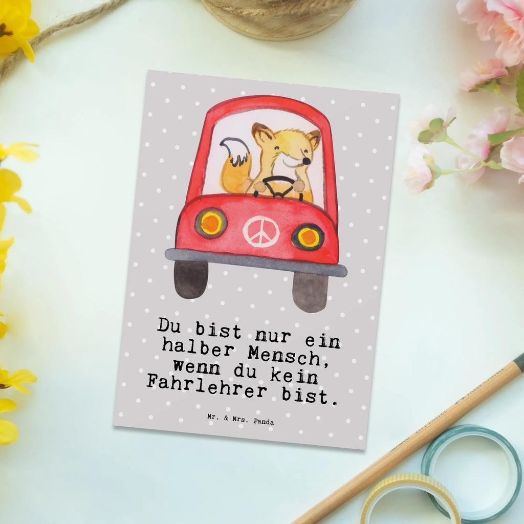 Postkarte Fahrlehrer mit Herz Postkarte, Karte, Geschenkkarte, Grußkarte, Einladung, Ansichtskarte, Geburtstagskarte, Einladungskarte, Dankeskarte, Ansichtskarten, Einladung Geburtstag, Einladungskarten Geburtstag, Beruf, Ausbildung, Jubiläum, Abschied, Rente, Kollege, Kollegin, Geschenk, Schenken, Arbeitskollege, Mitarbeiter, Firma, Danke, Dankeschön, Fahrlehrer, Fahrschule, Fahrschullehrer