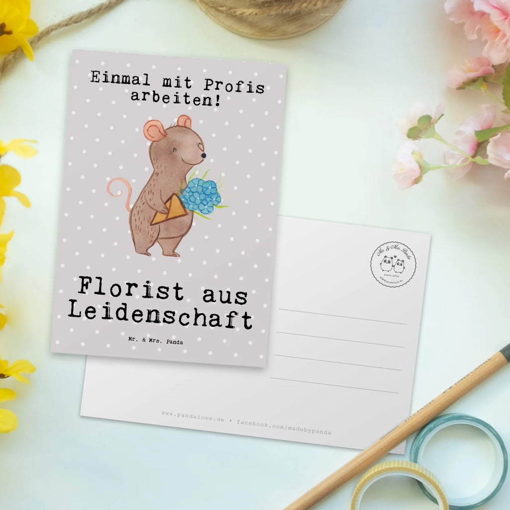 Postkarte Florist aus Leidenschaft Postkarte, Karte, Geschenkkarte, Grußkarte, Einladung, Ansichtskarte, Geburtstagskarte, Einladungskarte, Dankeskarte, Ansichtskarten, Einladung Geburtstag, Einladungskarten Geburtstag, Beruf, Ausbildung, Jubiläum, Abschied, Rente, Kollege, Kollegin, Geschenk, Schenken, Arbeitskollege, Mitarbeiter, Firma, Danke, Dankeschön, Blumenhändler, Florist, Blumenlanden, Blumenprofi